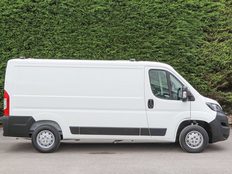 Peugeot Boxer 335 S 140BHP L2 H1 MWB LOW ROOF PANEL VAN, Air Con, Rev Cam, Tool Racking, Service History - U7011