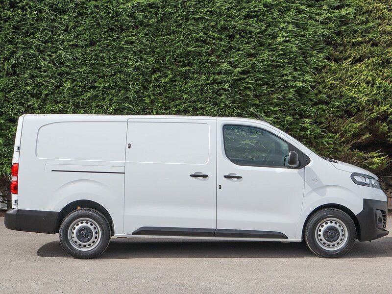 Vauxhall Vivaro 2900 Dynamic 1.5 Turbo D 100BHP L2 LONG Panel Van, Air Con, Cruise, Twin SLD, Rev Park - U7019