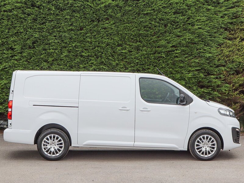 Vauxhall Vivaro 2900 PRO 1.5 TURBO D 100BHP L2 LONG PANEL VAN, Sat Nav, Rev Cam, Air Con, Cruise, Rev Park - U7034