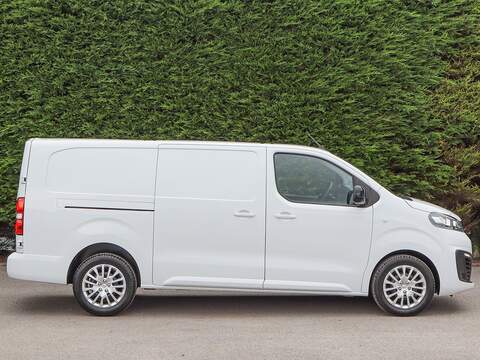 Vauxhall Vivaro 2900 PRO 1.5 TURBO D 100BHP L2 LONG PANEL VAN, Sat Nav, Rev Cam, Air Con, Cruise, Rev Park - U7034