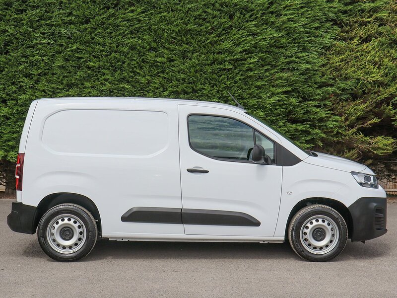 Citroen Berlingo 1000 Enterprise 100BHP 6 SPD M L1 SWB VAN, 3 Seats, Air Con, Cruise, Rev Park, Warranty Till 09/2026 - U7043