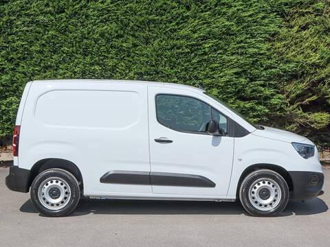 Vauxhall Combo 2300 PRIME 1.5 Turbo D 100BHP 6 Speed L1 SWB VAN, B.Tooth, Air Con, Cruise Control - U7056