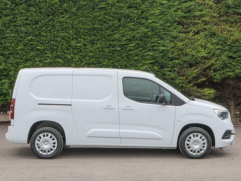 Vauxhall Combo 2300 PRO 1.5 TURBO D 100BHP L2 LONG VAN, 3 Seats, Sat Nav, Rev Cam, Air Con, Cruise, Rev Park - U7058
