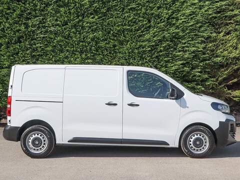 Vauxhall Vivaro 2900 1.5 Turbo D 120 Prime L1 Panel Van, B.Tooth, Air Con, Cruise, Twin SLD, Rev Park - U7061