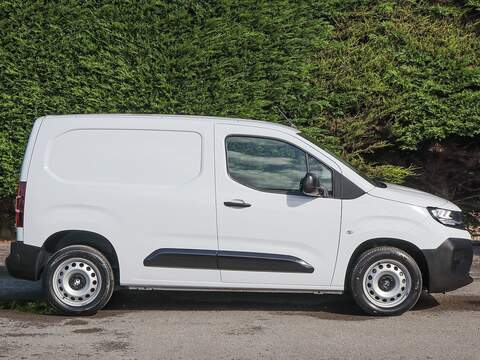Vauxhall Combo 2300 PRIME 1.5 Turbo D 100BHP 6 Speed L1 SWB VAN, B.Tooth, Air Con, Cruise, Rev Park, New Shape - U7064