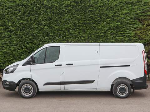 Ford Transit Custom 300 Leader 2.0TDCI, 105PS, L2 H1 LWB Van, B.Tooth, Front Fogs,  F + R Parking Sensors. - U7084