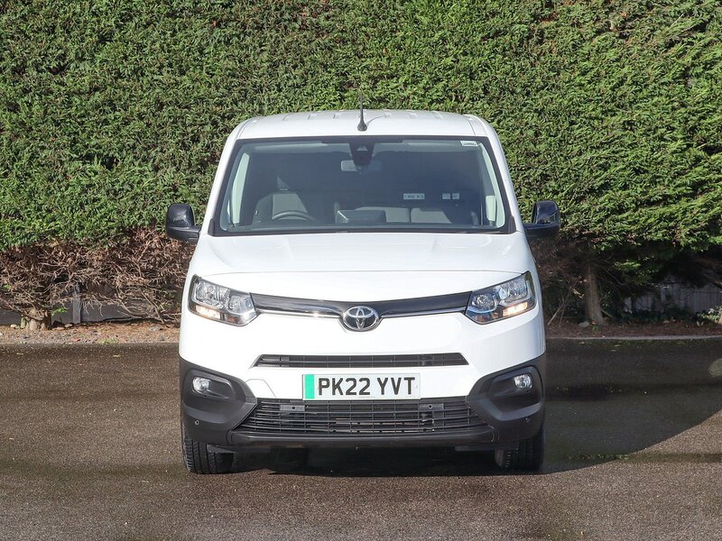 Toyota PROACE CITY ICON 50KW 7KW CHARGER ELECTRIC 136PS AUTO L2 LONG VAN, 3 Seats, Hi Spec, Main Dealer Service History - U7117