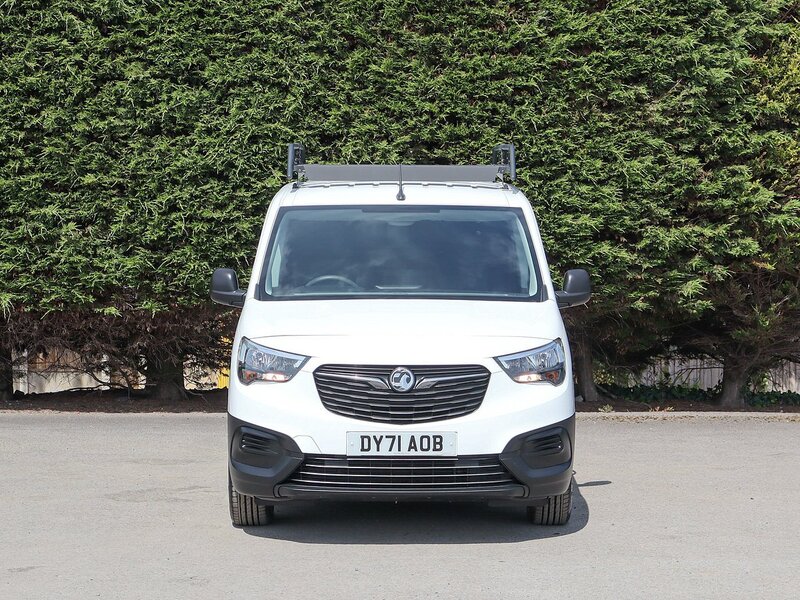 Vauxhall Combo 2300 Dynamic 1.5 Turbo D L1 SWB VAN,Air Con, Cruise Control, Bott Tool Racking, Rev Park - U7127