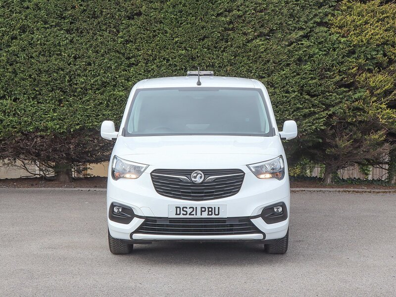 Vauxhall Combo 2000 Sportive 1.5 TURBO D, 100BHP, L1 SWB VAN, 3 Seats, Hi Spec, Tool Racking + 1000W Inverter. - U7201