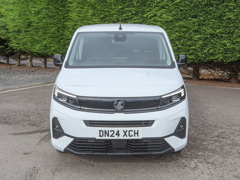 Vauxhall Combo 2300 Pro 1.5 Turbo D L1 SWB VAN, 3 Seats, Sat Nav, Rev Cam, Air Con, Cruise, F + Rear Park. - U7321
