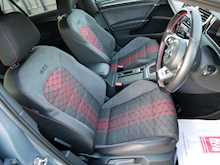 Volkswagen Golf 2.0 TSI GTI TCR, DSG
