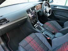 Volkswagen Golf 2.0 TSI GTI TCR, DSG