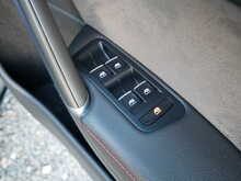 Volkswagen Golf 2.0 TSI GTI TCR, DSG