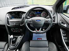 Ford Focus 2.0T EcoBoost ST-3 hatchback 5dr, Manual