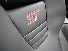Ford Focus 2.0T EcoBoost ST-3 hatchback 5dr, Manual