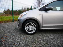 Volkswagen up! 1.0 High up! 5dr, Manual