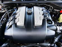 Volkswagen Touareg 3.0 TDI V6 BlueMotion Tech R-Line Plus Automatic