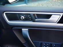 Volkswagen Touareg 3.0 TDI V6 BlueMotion Tech R-Line Plus Automatic