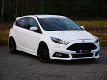 Ford Focus 2.0T EcoBoost ST-3 Hatchback, Manual