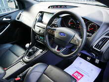 Ford Focus 2.0T EcoBoost ST-3 Hatchback, Manual
