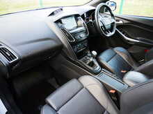 Ford Focus 2.0T EcoBoost ST-3 Hatchback, Manual