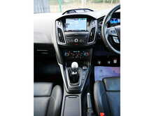 Ford Focus 2.0T EcoBoost ST-3 Hatchback, Manual