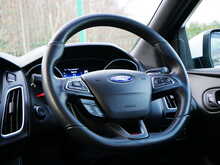Ford Focus 2.0T EcoBoost ST-3 Hatchback, Manual