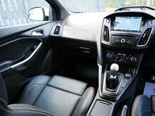 Ford Focus 2.0T EcoBoost ST-3 Hatchback, Manual