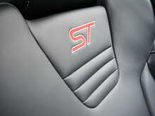 Ford Focus 2.0T EcoBoost ST-3 Hatchback, Manual