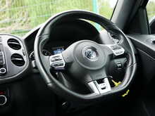 Volkswagen Tiguan 2.0 TDI BlueMotion Tech R-Line