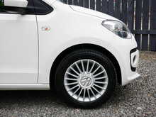 Volkswagen up! 1.0 High up! Hatchback, Manual