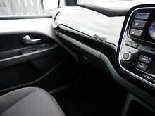 Volkswagen up! 1.0 High up! Hatchback, Manual