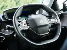 Peugeot 208 1.2 PureTech Allure, Manual