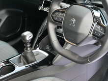 Peugeot 208 1.2 PureTech Allure, Manual