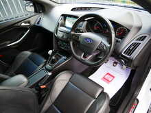 Ford Focus 2.0T EcoBoost ST-3 Hatchback, Manual