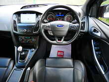 Ford Focus 2.0T EcoBoost ST-3 Hatchback, Manual