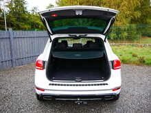 Volkswagen Touareg 3.0 TDI V6 BlueMotion Tech R-Line, Automatic