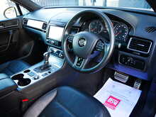 Volkswagen Touareg 3.0 TDI V6 BlueMotion Tech R-Line, Automatic