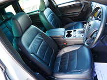 Volkswagen Touareg 3.0 TDI V6 BlueMotion Tech R-Line, Automatic