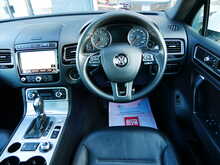 Volkswagen Touareg 3.0 TDI V6 BlueMotion Tech R-Line, Automatic