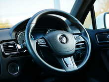 Volkswagen Touareg 3.0 TDI V6 BlueMotion Tech R-Line, Automatic