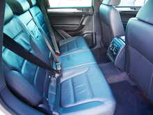 Volkswagen Touareg 3.0 TDI V6 BlueMotion Tech R-Line, Automatic
