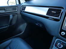 Volkswagen Touareg 3.0 TDI V6 BlueMotion Tech R-Line, Automatic
