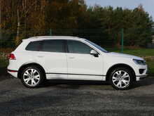 Volkswagen Touareg 3.0 TDI V6 BlueMotion Tech R-Line, Autotrader