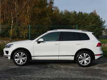 Volkswagen Touareg 3.0 TDI V6 BlueMotion Tech R-Line, Autotrader