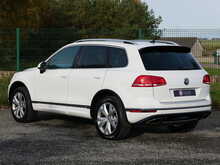 Volkswagen Touareg 3.0 TDI V6 BlueMotion Tech R-Line, Autotrader