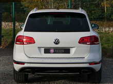 Volkswagen Touareg 3.0 TDI V6 BlueMotion Tech R-Line, Autotrader