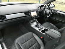 Volkswagen Touareg 3.0 TDI V6 BlueMotion Tech R-Line, Autotrader