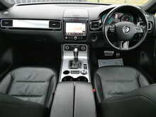 Volkswagen Touareg 3.0 TDI V6 BlueMotion Tech R-Line, Autotrader