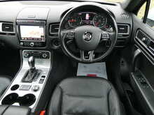 Volkswagen Touareg 3.0 TDI V6 BlueMotion Tech R-Line, Autotrader